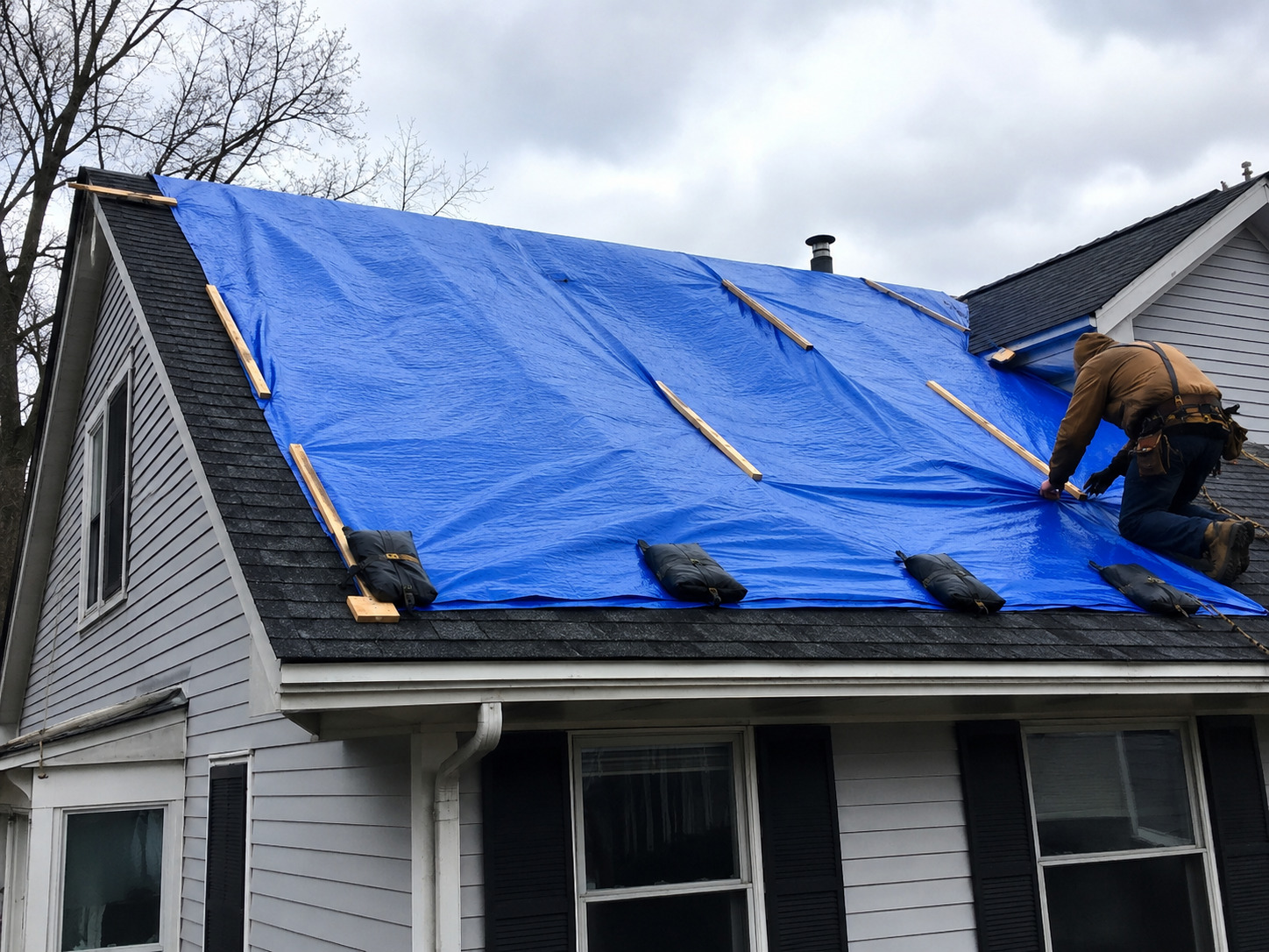 Emergency roof tarping on commercial building