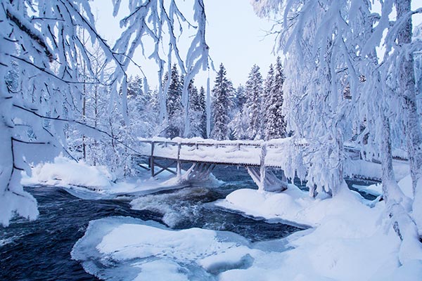 Ice-Jam-under-snowy-bridge