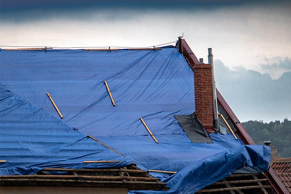 Emergency Response Team provides roof tarping